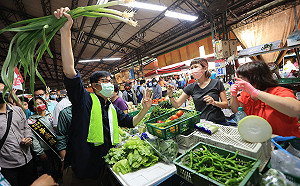 選前黃金週市場車掃站台行程滿  陳其邁：人民才是真正的老闆！