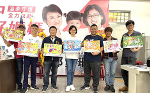 洪易提供授權繪畫圖紙 盼邱愛珊進入議會為藝術打拚