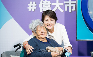 于美人喊搶救王世堅、林珍羽苦笑「我怎麼辦」 黃珊珊：兩人都高票當選 