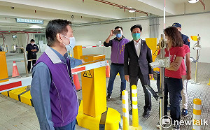 桃市總圖被勒令停工「假的」？ 藍議員會勘吃閉門羹