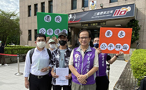 抗議辯論不公、媒體打壓 蘇煥智前往派出所「自首」