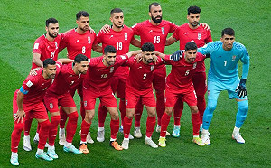 世足／罕見！世足賽伊朗隊全體拒唱國歌　連球迷都支持