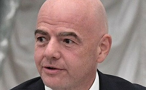 不能喝酒 還禁彩虹臂章 西方媒體大批卡達 足總主席 : 沖著我來 把我釘十字架