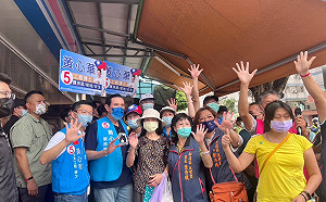 馬英九陪同新北市議員候選人黃心華市場拜票 