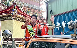 拉少年輩一把！金鐘歌王楊烈陪林志誠車掃催票