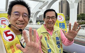 選戰最後衝刺 阿扁首度陪兒子陳致中車隊掃街拜票