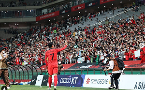 嚴防梨泰院踩踏重演！迎世足首戰  大批群眾聚集又來了 南韓急設救助隊