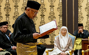 一上任就立刻表態親中! 馬國新總理安華：馬中關係「至關重要」