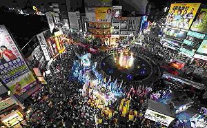 決戰噴水池 選前之夜藍綠市長候選人母雞帶小雞衝刺