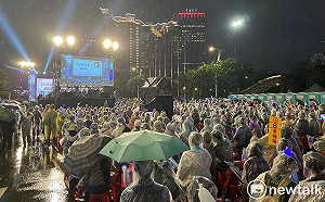 現場逾3萬人！柯文哲喊：改變必須持續 把黃珊珊送回市政府