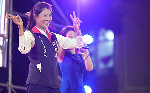 快訊》南投縣長選舉 許淑華得票逾12萬票 自行宣布當選