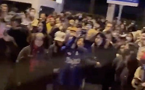 烏魯木齊大火燒到上海？！民眾吶喊「習近平下台」