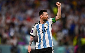 世足／梅西救了阿根廷！球場擠進8萬球迷觀戰