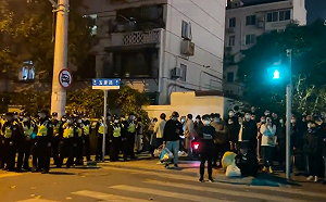 (影) 上海街頭聽見「習近平下台」抗議聲 CNN :現在是中國非凡的歷史性時刻