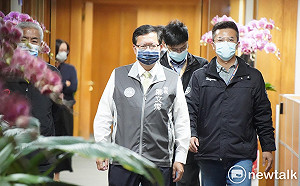 桃園敗選後首露面 鄭文燦吐心情      