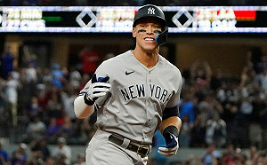 MLB／鐵了心簽回「法官」！洋基開出破紀錄合約留人