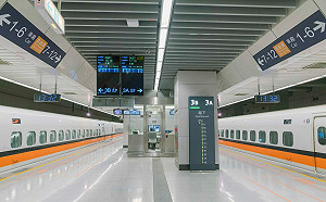 高鐵運量恢復至疫情前9成！明年擬增「抗菌餐盤座椅」