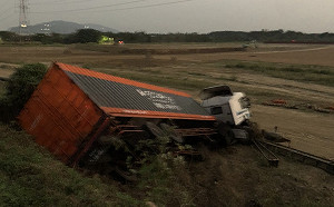 國1高雄段「4車追撞」！後方回堵「楠梓–鼎金系統」時速僅38公里