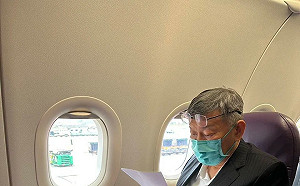 柯文哲搭廉航訪日 四叉貓爆：柯下機時要求VIP服務 網友批耍特權假廉潔