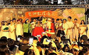 「星星知吾心」聖誕點燈 十二星座仙子穿梭新北醒吾校園