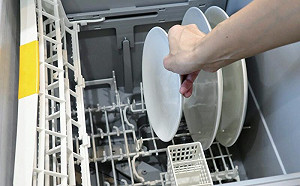 洗碗機好輕鬆？當心吃進化學殘留物　醫籲「1步驟」別忘
