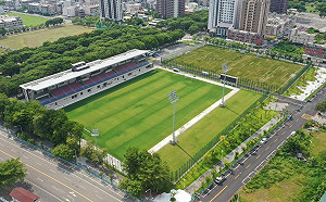 楠梓足球場沒有FIFA認證?球評揭真相打臉:天然草皮本就不需認證
