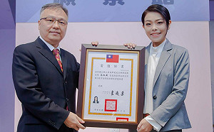 助理傳輔選有功任職竹市府9職等機要 高虹安斥:沒根據的謠言