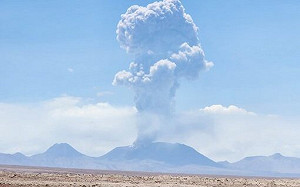 智利火山突活動「噴6000公尺高灰柱」引發地震 周圍5公里禁止出入