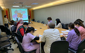 新北銀髮據點深耕在地企業  醫院進用中高齡員工獲表揚