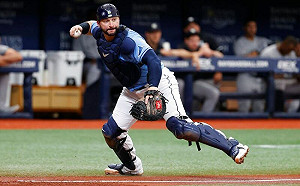 MLB/重砲捕手受傷陷低潮 1年約當守護者