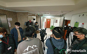 高虹安國會辦公室遭搜索  門外聚集大批媒體守候