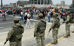 (影) 祕魯前總統涉判亂再押18個月 示威暴動釀8死 全國緊急狀態30天