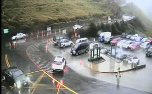 一整天遊客未減！合歡山今湧入等雪車潮