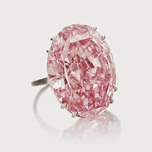 粉鑽「粉紅之星」 拍賣21億台幣創世界紀錄