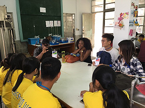 成大外籍生赴偏鄉 大手牽小手翻轉教室