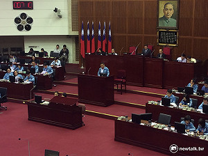 世大運亮國旗否？柯P錯愕支吾其詞