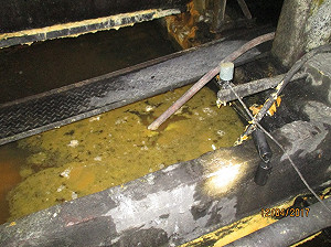 紙廠非法排廢水 稽查員埋伏2星期查獲