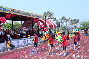 布袋景山國小校慶 企業回饋母校贈菁英聚賢台