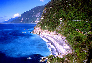 花蓮爬黑山罰5萬 搜救費用自己買單