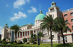 開學店大砍無本職兼任教師? 亞洲大學喊冤