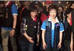 挺夜宿圍城 洪秀柱郝龍斌嗆政府用拒馬對付人民