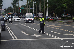 軍公教遊行斷路 救護車被迫迴轉繞道
