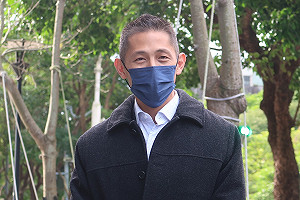 嘉義敗選後要破再敗宿命 吳怡農挨家挨戶拜票:讓選民看到我們誠意