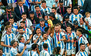 世足金盃值多少?阿根廷抱回獎金曝