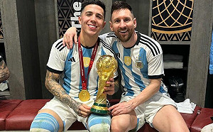 梅西紅繩綁左腳踝4年！暖心故事曝