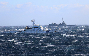 海自+海保!應對中國「灰色」衝突威脅 日執法船、軍艦聯合演練