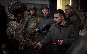 澤連斯基現身烏東前線巴赫姆特 路透社:代表俄羅斯的努力都已失敗