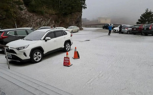 合歡山今早下冰霰!鳶峰至大禹嶺仍會結冰 公總:視情況封閉