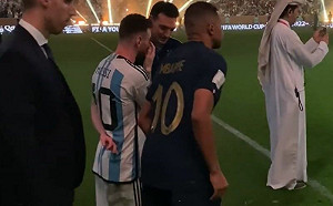 梅西賽後緊擁姆巴佩!輕拍背脊安慰
