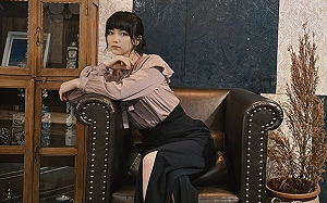 「圍棋女神」美腿不藏了！黑嘉嘉辣開高衩 網喊：好霸氣